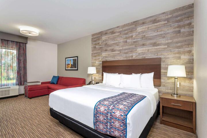 1 King Bed Accessible Room Bathtub with Grab Bars Sofa Bed (2 of 14)