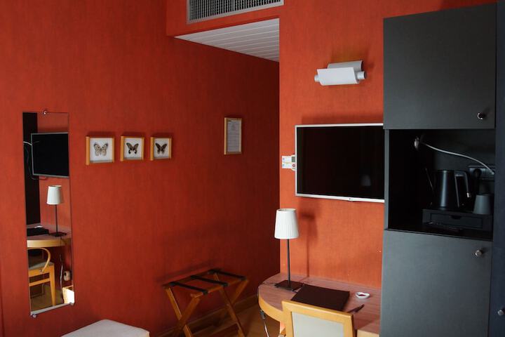 Room 100 of 103