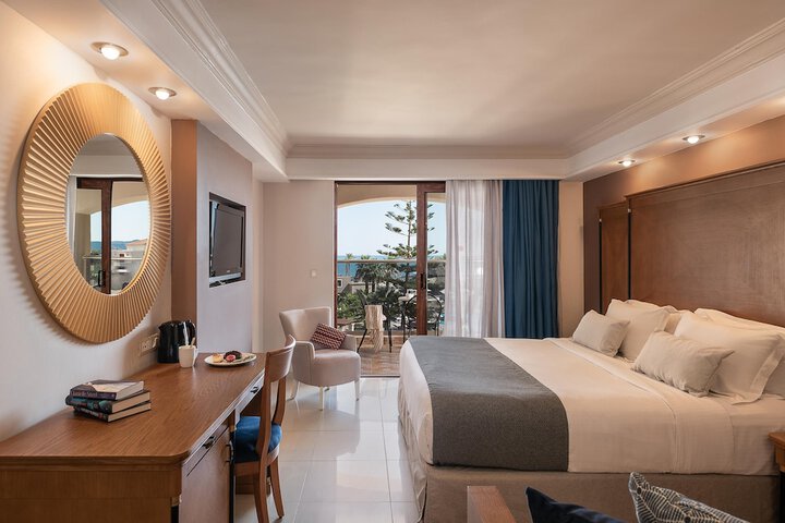 Room 43 of 166