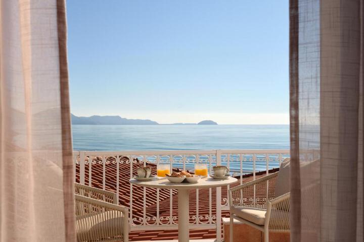 Cest La Vie - Beachfront Accommodation
