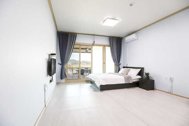 Room 17 of 36