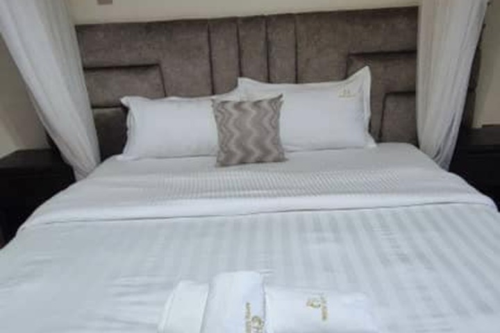 Room 3 of 8