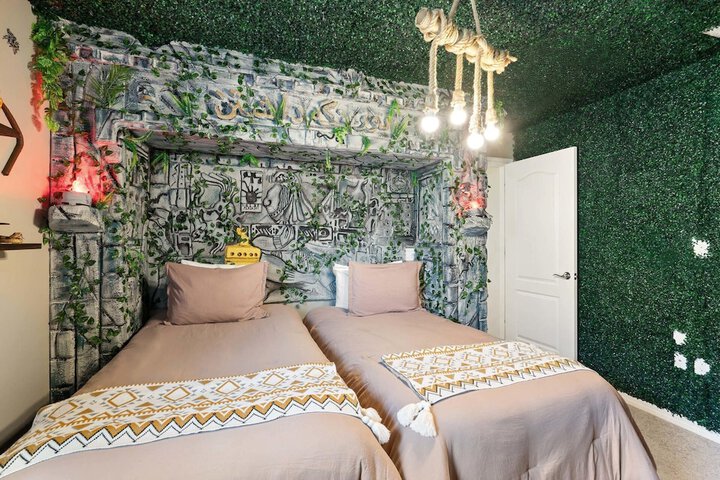 Room 13 of 45