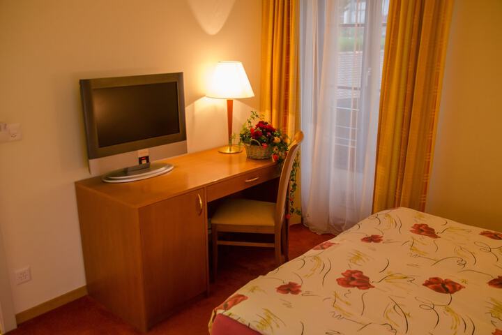 Room 4 of 61