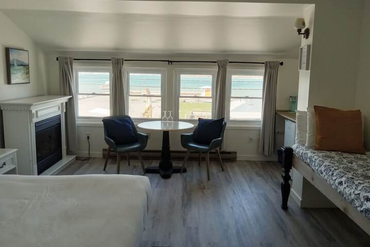 Room 32 of 183
