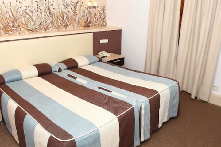 Room 6 of 51