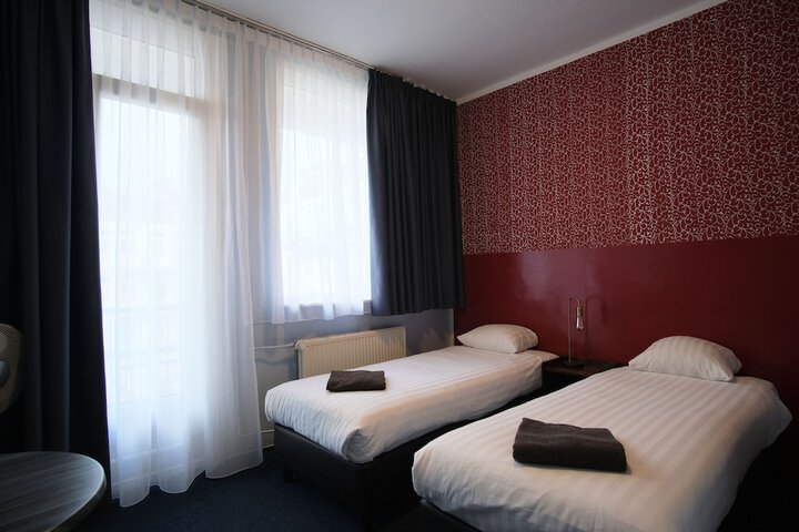 Room 72 of 82