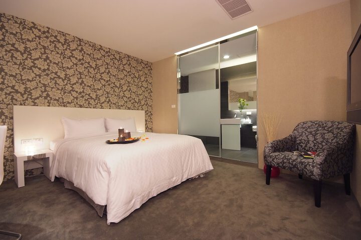 Room 9 of 50