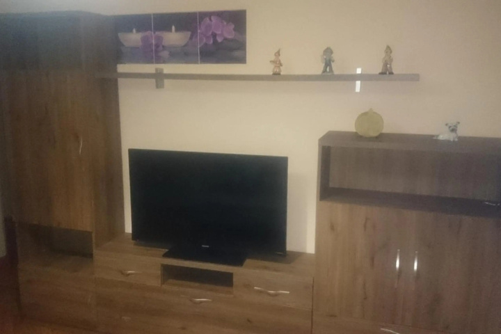 Room 2 of 10