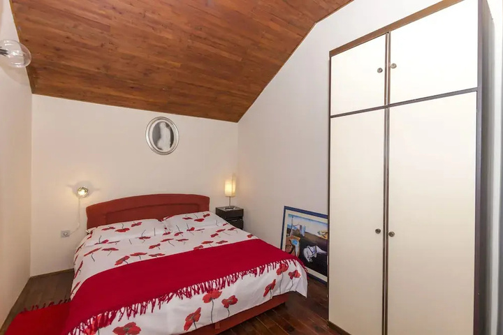 Room 2 of 16