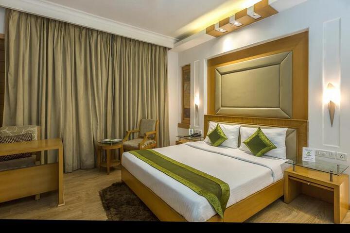 Room 4 of 7