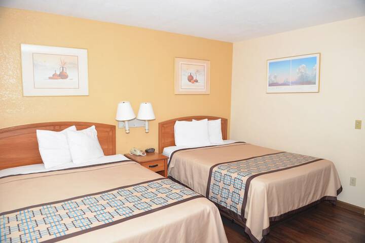 2 Queen Beds (8 of 9)