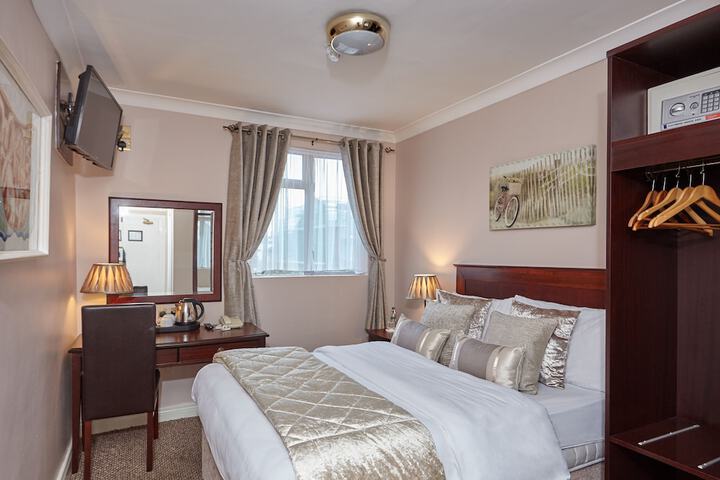 Room 10 of 50