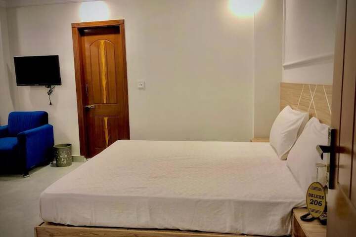 Room 5 of 26