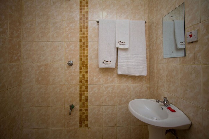 Room 16 of 34
