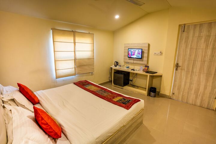 Room 3 of 52