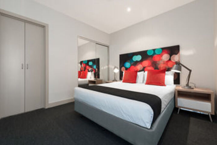 Room 14 of 32