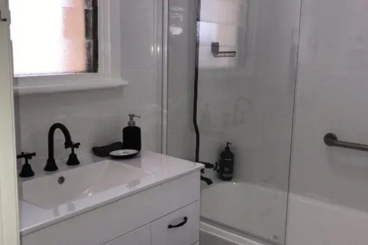 Room 4 of 4