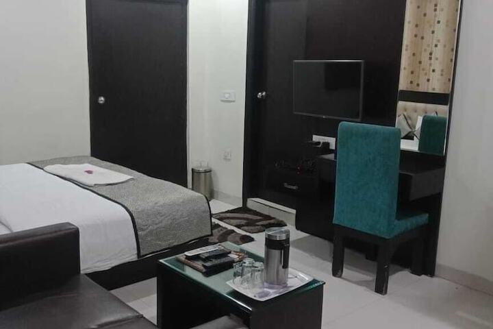 Room 2 of 24