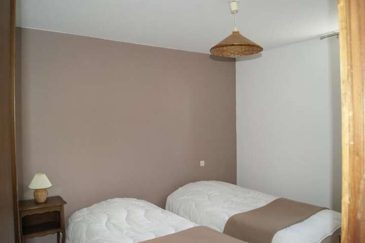 Room 9 of 93