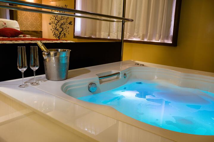 Jetted tub