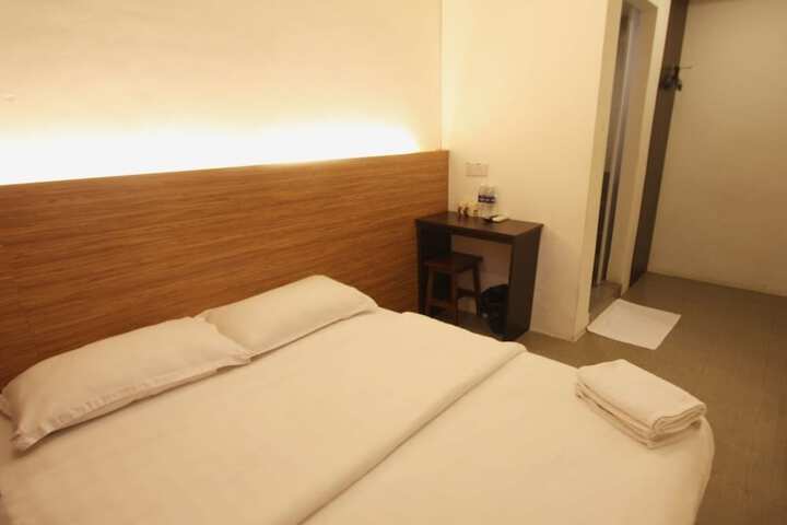 Room 3 of 27