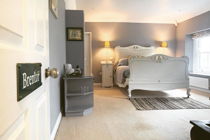 Room 3 of 28