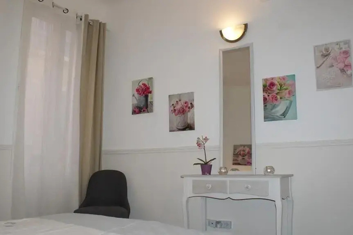Room 2 of 9