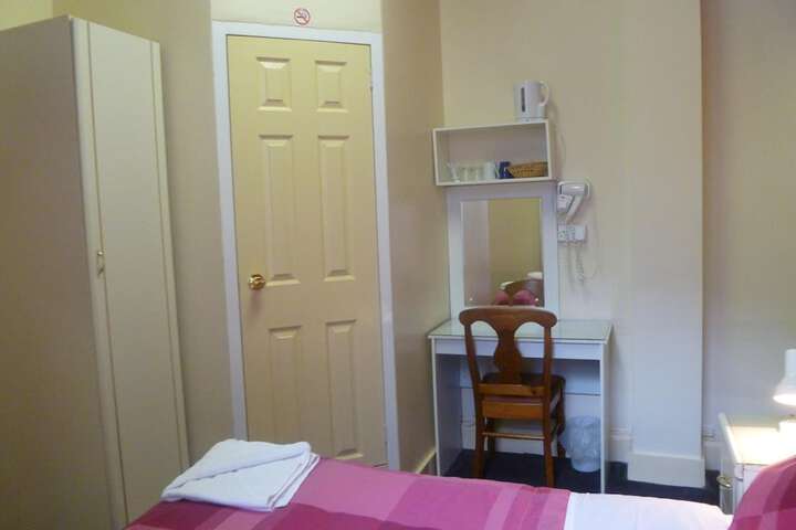 Room 32 of 40