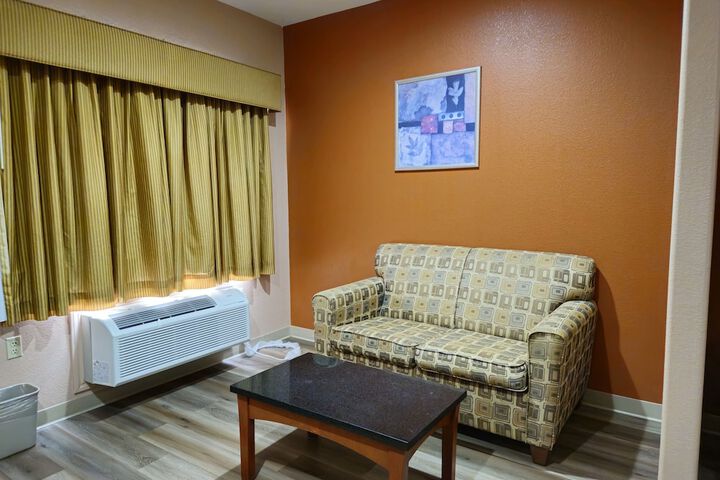 Room 17 of 35