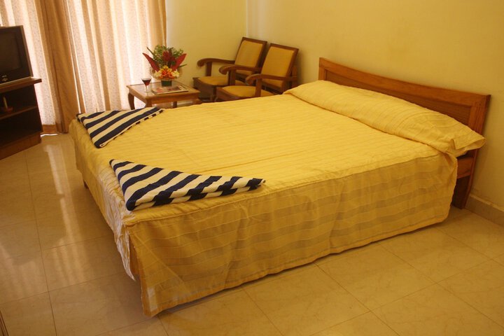 Room 4 of 28