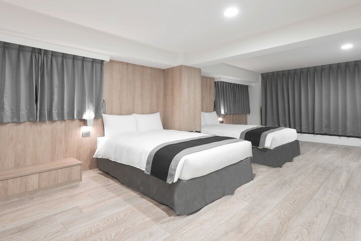 Room 9 of 18