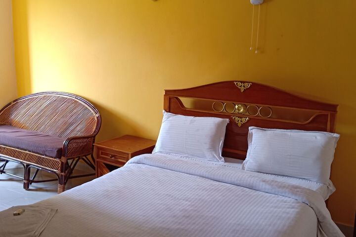 Room 14 of 33