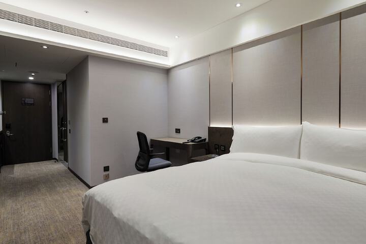 Room 19 of 32