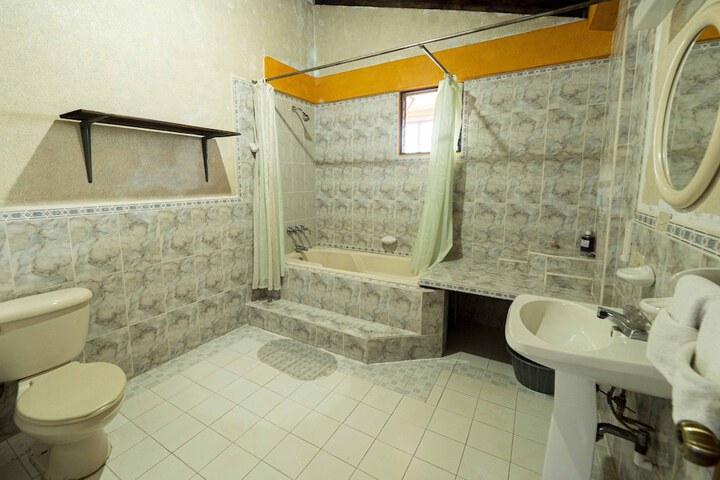 Room 21 of 40