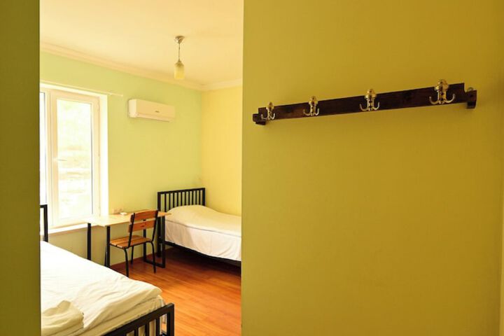 Room 7 of 28