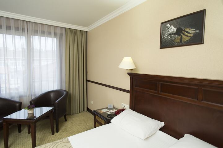 Room 27 of 114