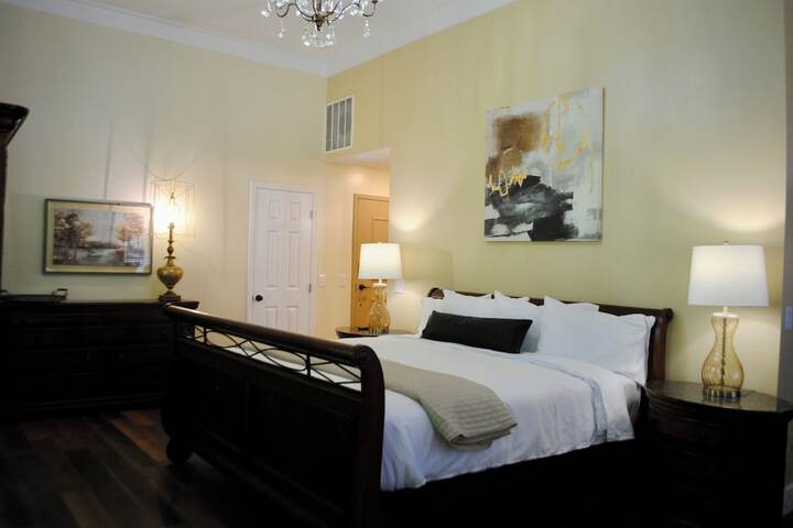 Room 10 of 28