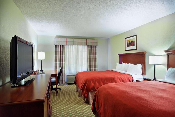 2 Queen Beds (1 of 3)