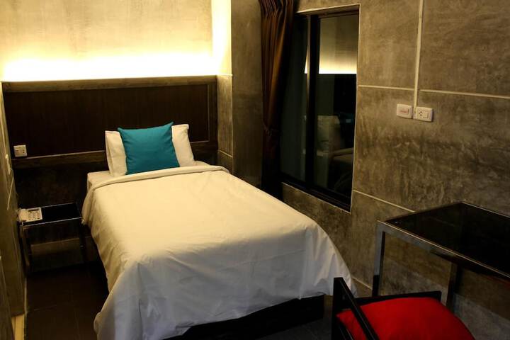 Room 21 of 48