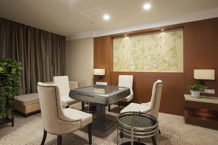 Room 21 of 38