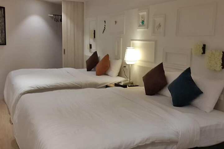 Room 12 of 49