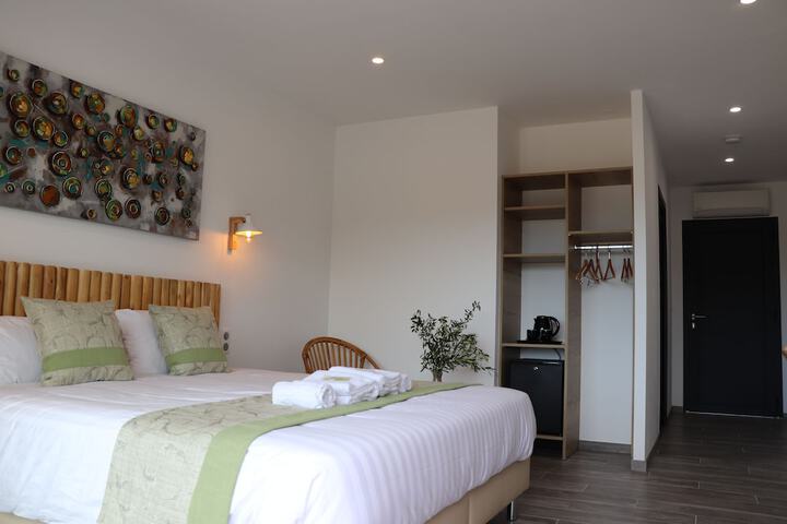 Room 7 of 28