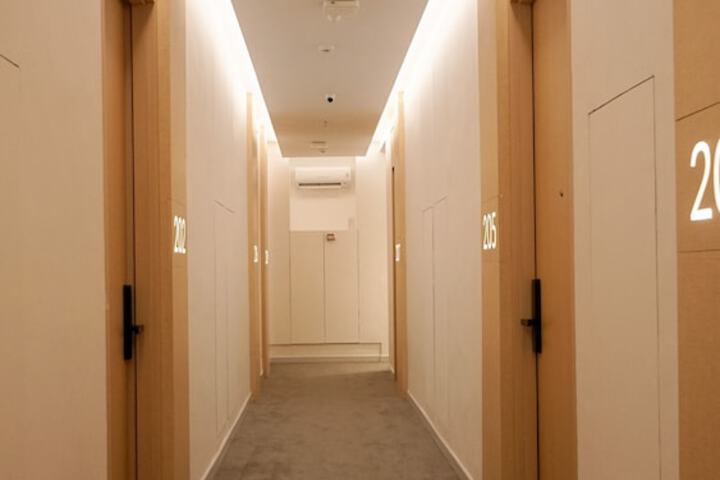 Ballroom/Hall 26 of 27