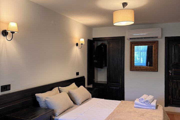 Room 5 of 14