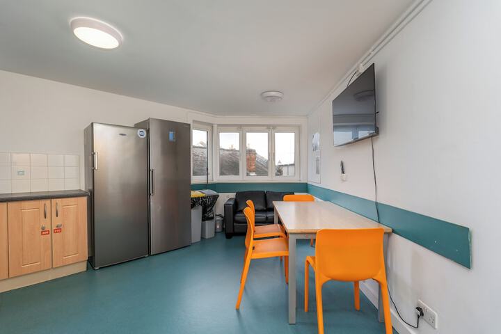 Room 5 of 12