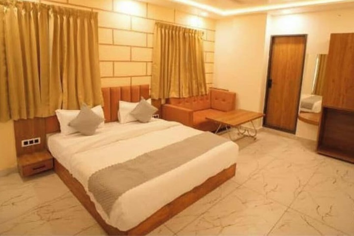 Room 6 of 15