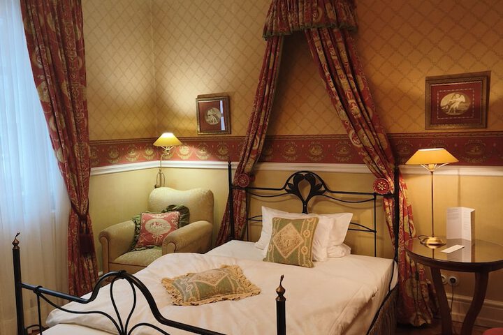 Room 6 of 55