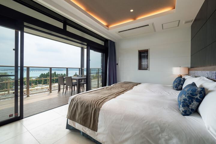 Room 4 of 90