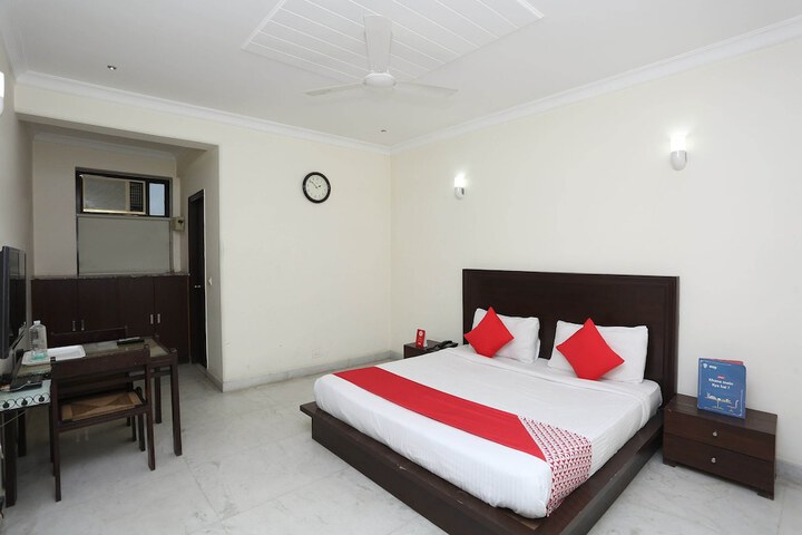 OYO 15822 Ryan Residency
